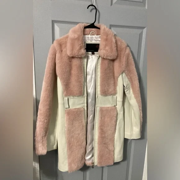 Vintage Ladies Leather Rocawear jacket! Medium - Picture 1 of 5